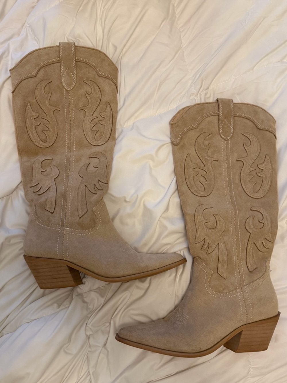 Women’s Suede Western Boots - Picture 2 of 5